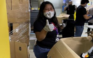 ACC-Los Angeles Student Ambassadors Help Sort Clothing at Midnight Mission Gallery