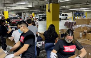 ACC-Los Angeles Student Ambassadors Help Sort Clothing at Midnight Mission Gallery